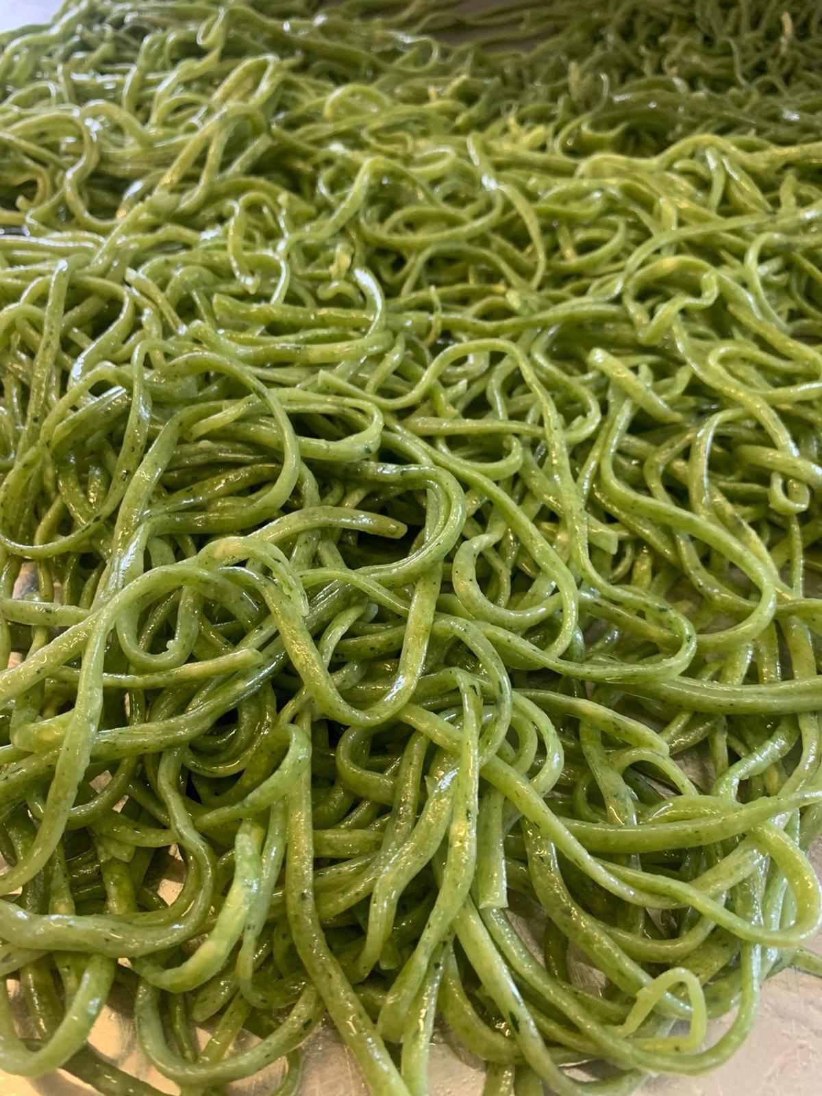 Frische grüne Tagliatelle